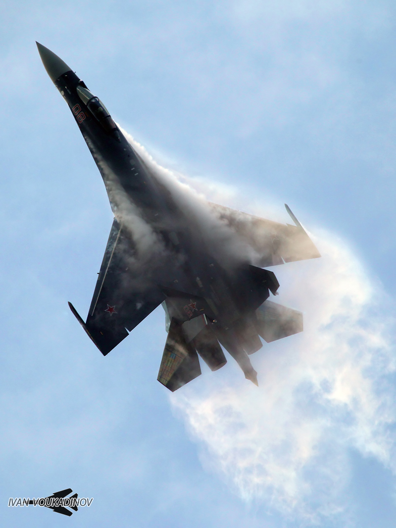 Illustration for article titled Amazing Photos Of China's Newest Stealth Jet Show Growing Air Might